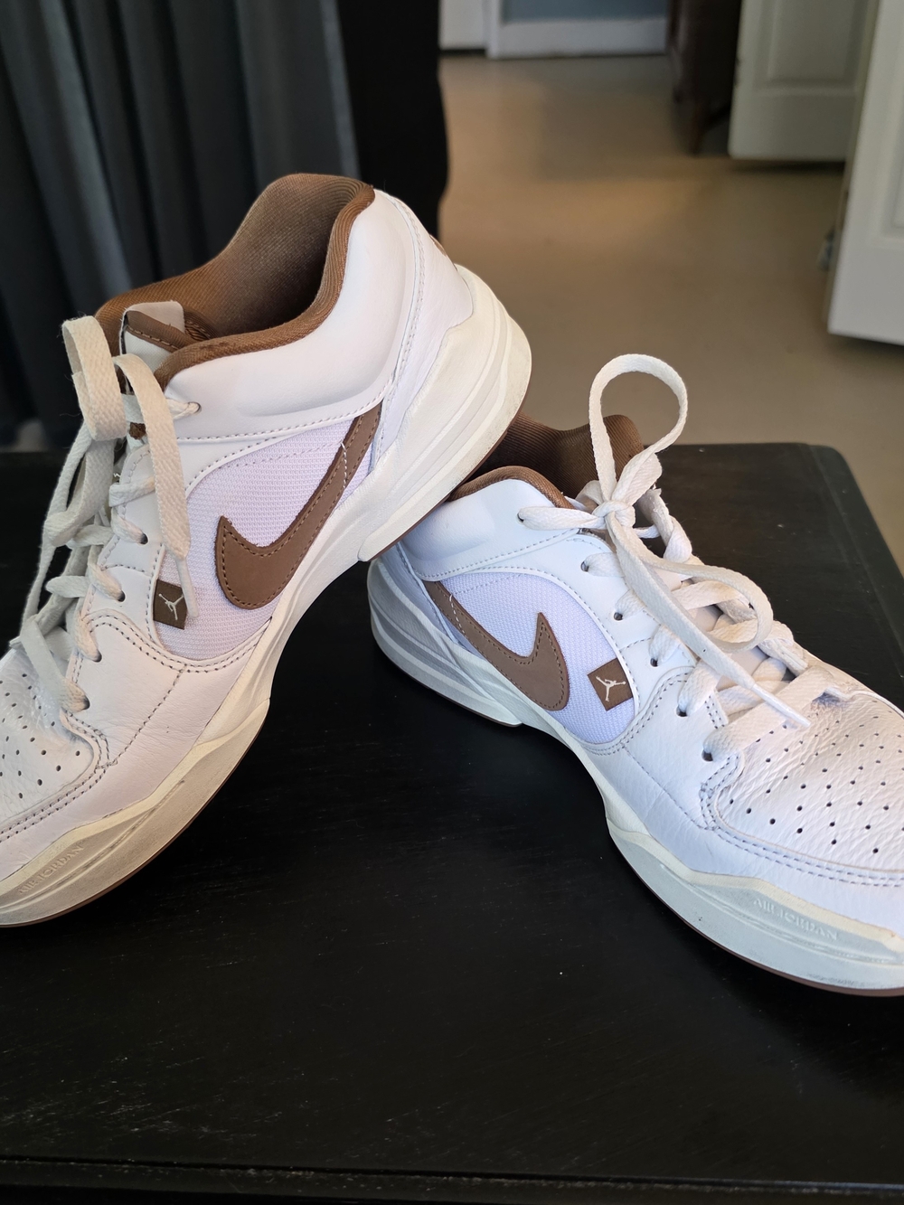 Nike Brown and White Low-Top Sneakers WOMENS 8.5 MENS 7